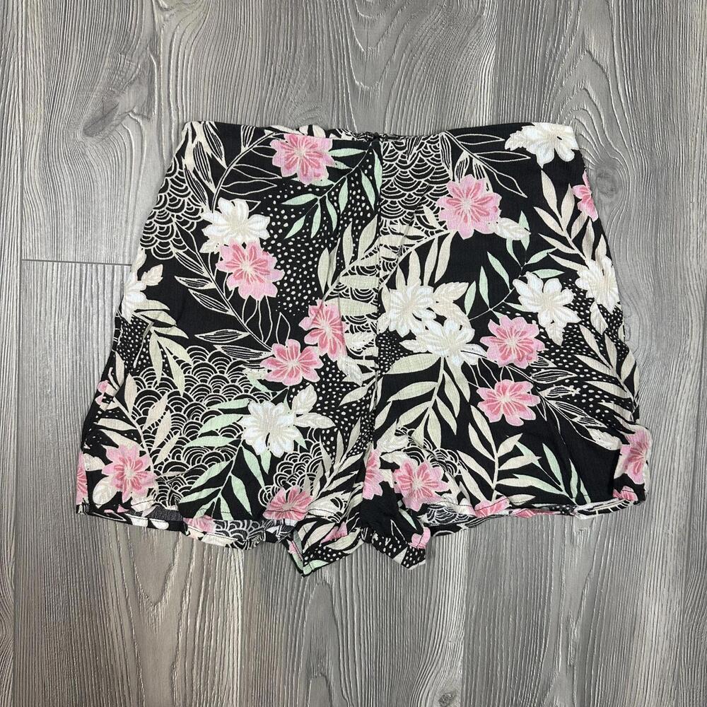 sisstrevolution Black Shorts with Zip Back and Cream Pink and Green Floral Print